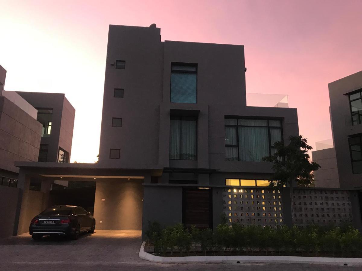 Molly Luxury Private Pool Bungalow茉莉的家豪华私人泳池别墅 Pantai Cenang  Bagian luar foto