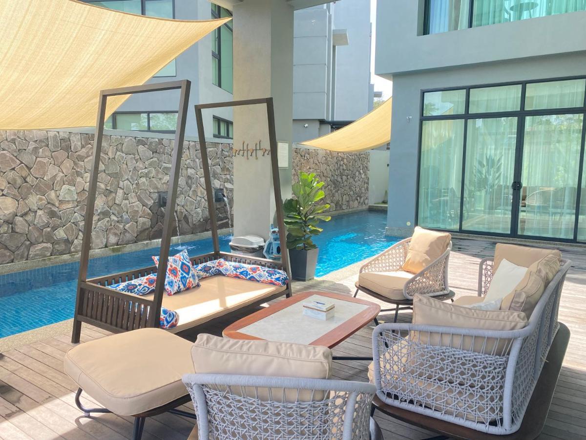Molly Luxury Private Pool Bungalow茉莉的家豪华私人泳池别墅 Pantai Cenang  Bagian luar foto